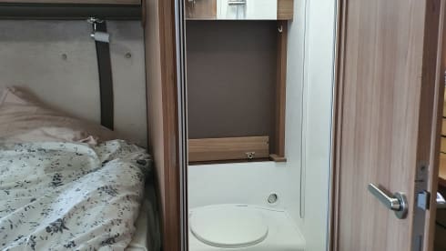 Beautiful luxury and compact (6.40 meters) motorhome with everything you wish for...