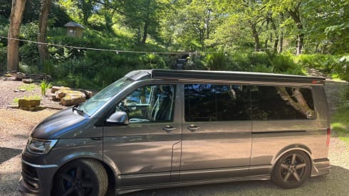4 berth Volkswagen Campervan - Perfect for couples and families of 4