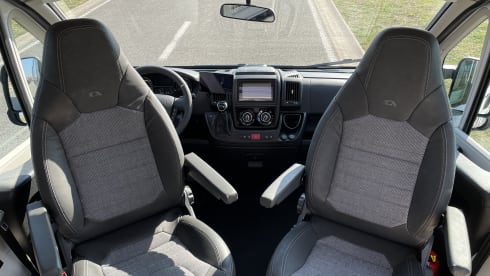 Adria Twin 640 SGX Plus A AUTOMATIC