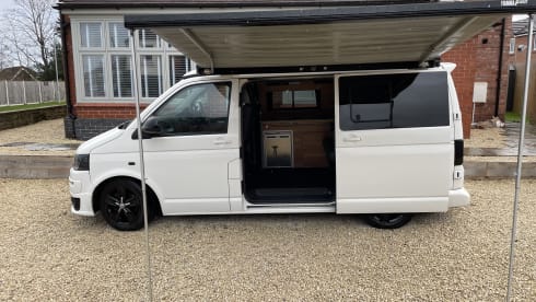 Earle – EARLE - VW T5 Campervan (4 berth)