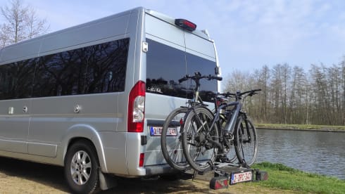 Gezellige en compacte 2p-Fiat Ducato, met airco. 