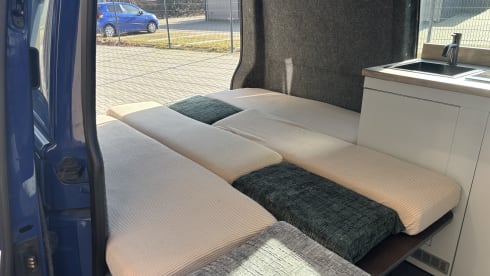 2p Volkswagen campervan uit 2003