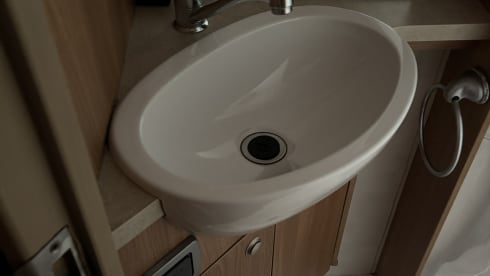 Mary Hen – Swift Escape 664 4 Berth Motorhome