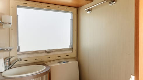 Beautiful 6 pers. + 2 * air conditioning Challenger Alcove motorhome
