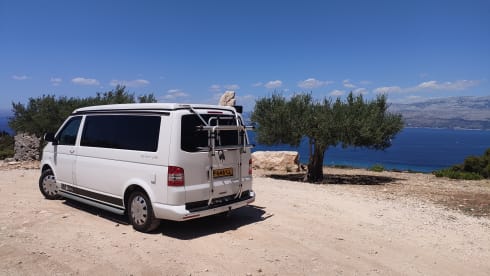 Volkswagen T5 Camperbus 4 persons 