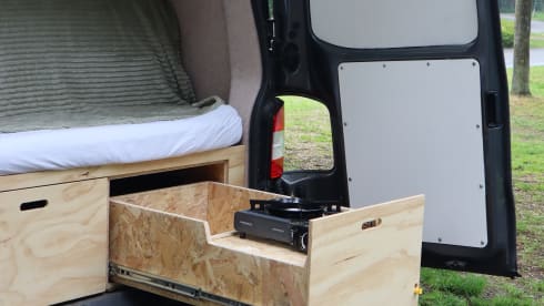 2p Volkswagen campervan uit 2013