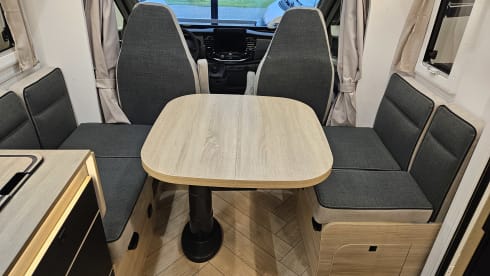 GZX-72-N – Chausson 777GA Automatic Etape Line very luxurious, km free!