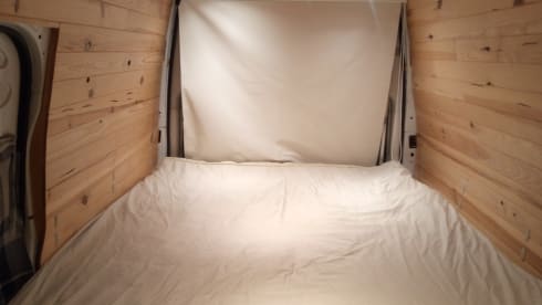 De Ford – Ford Bus camper, please note it is located in Bilbao. Transfer from airport