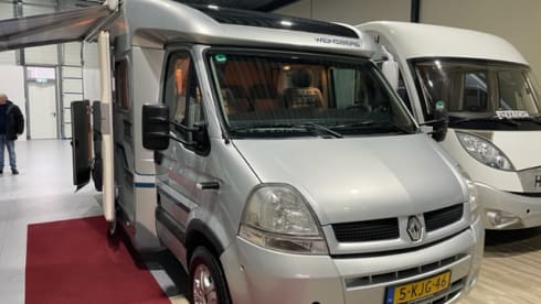 Halbintegrierter Camper von Knaus für 3 Personen