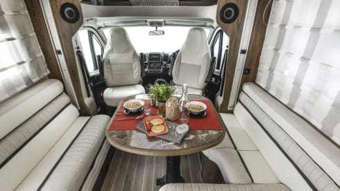 Mylo – Luxury 2-4 Berth Roller Team T-Line 590 AUTOMATIC - Fully Insured