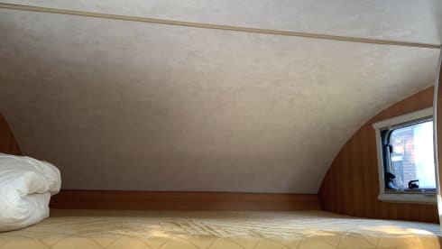 Light and spacious family camper with bunk beds