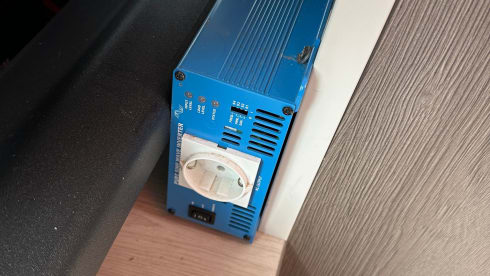 Chausson 758 – 5-person luxury camper with barbecue and outdoor shower 