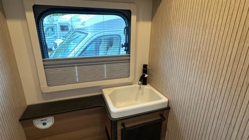 Nr. 15 – Wohnmobil für bis zu 4 Personen als Automatik und Einzelbetten