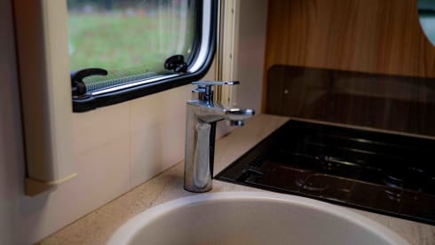 Taylor – Peugeot Bailey Approach camper met 6 slaapplaatsen, bouwjaar 2011.