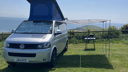 Hayes – LWB 4 Berth VW Transporter with 'king size' bed & pop top