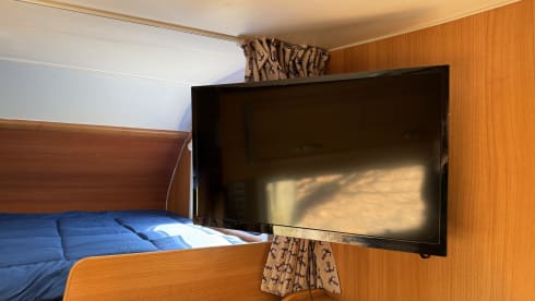 6p Chausson Flash 07 (air conditioning, TV, Apple CarPlay)