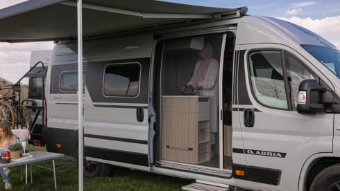 Adria Twin Plus 640 SLB model 2022 AIRCO LIVING AREA
