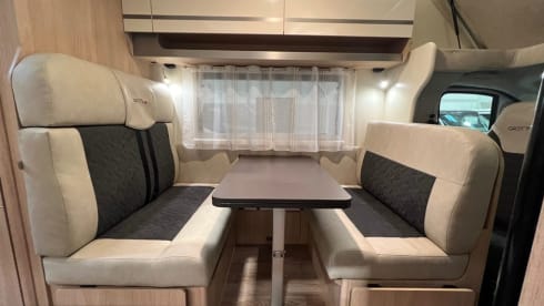 Siena – Giottiline-Halbintegriertes 4-Bett-Boot ab 2022