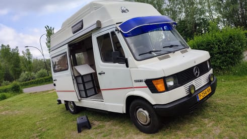 Nomad – 2p Mercedes-Benz campervan from 1981