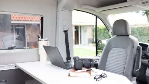 California – Volkswagen Grand California 680 - automatic, luxury camper van