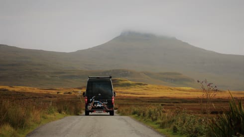 Highlander – Fast, cool and cozy camper bus!