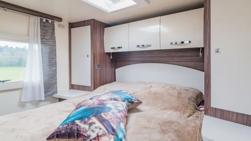 Summer Boy – 4p Benimar camper with large king size bed