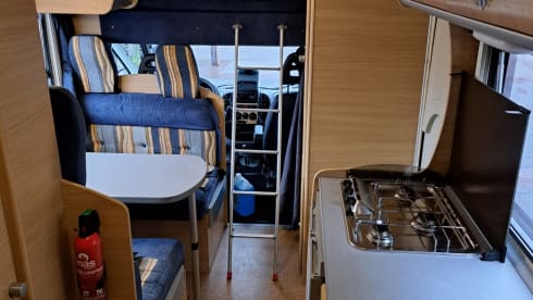 Spacious 6-person. family camper complete