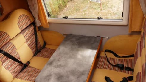 Mercedes Karmann Ontario - practical family camper