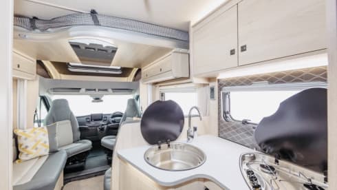 Luxury Motorhome 4-5 berth (2 lounges) lots of fun