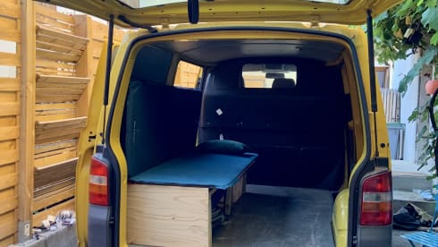Yellow – Volkswagen T5 Deutch post 🚐