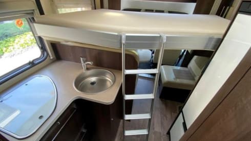 5p luxury camper with separate bed & pull-down bed