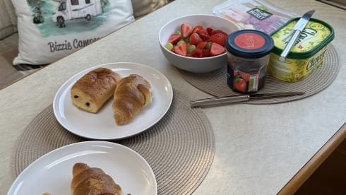 Gladdis – 4 berth Peugeot Elddis Sunseeker 100 from 2010