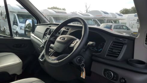 Zefiro 675  – 2024 Roller Team Zefiro 675 automatic 6 berth + 6 seatbelts 