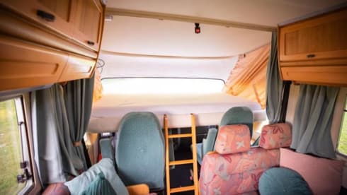 Early bird rate 2025 Lovely comfortable Hymer Camper   