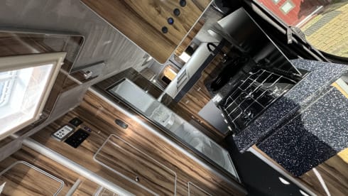 Explorer  – Mercedes Benz Luxury LWB Campervan