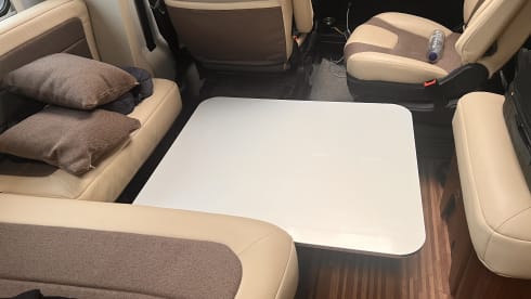SilverBird – luxurious Adria Matrix 670SL - Located 10mins from Heathrow Airport