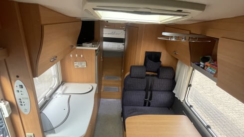 Sun traveller – Very neat and complete 6p Knaus alcove built in 2005 with air conditioning