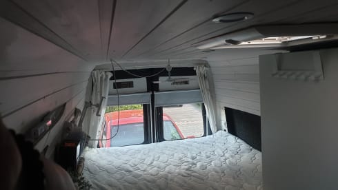 Jazzy – Volkswagen LT35 campervan from 2004, for 2 people