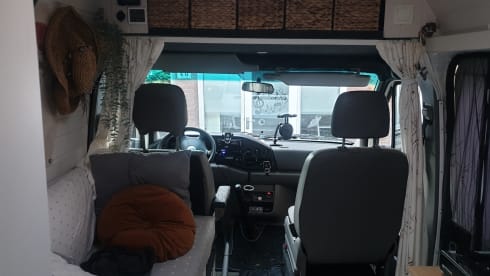 Jazzy – Volkswagen LT35 campervan from 2004, for 2 people