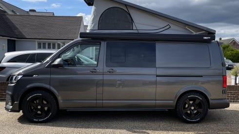 The Grey Horizon – 4 berth Volkswagen T6.1 LWB campervan from 2022