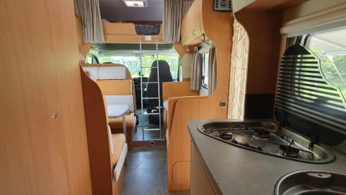 Lucky – Spacious and complete camper (7p-2012-euro5)