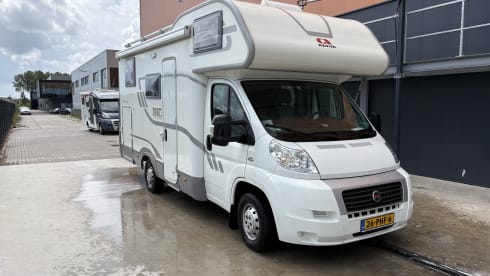 5p Adria Mobil alcove uit 2011