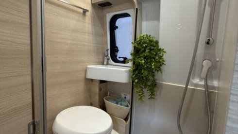 Making Memories 14 – 2024 Chausson V697 buscamper uit 2025 Automaat, Off Grid, Lengte bedden,