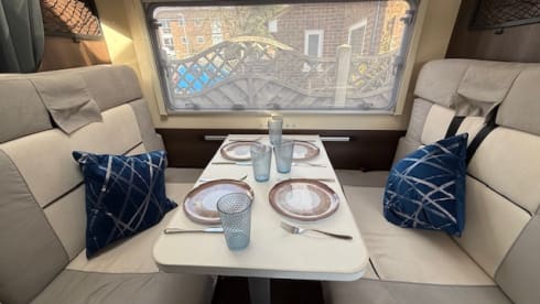The Escape Pod – Comfortable and modern family Rollerteam motorhome - Free insurance 
