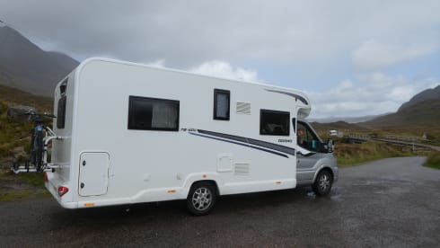 Poppy – Poppy - Luxury 4 Berth, Automatic Motorhome 