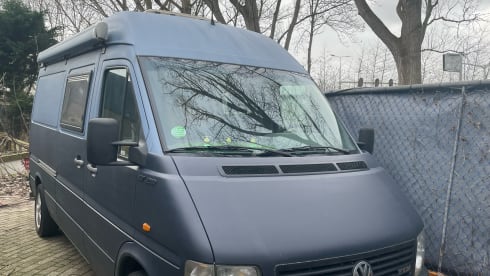 Ollie – 2p Volkswagen bus from 2004