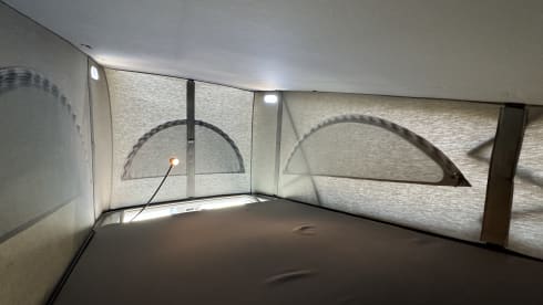 bear hunter – 4p Volkswagen California T5 bus 