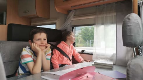 Camper 4 posti letto nelle Alpi vicino a Ginevra e Annecy