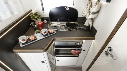 Mylo – Luxury 2-4 Berth Roller Team T-Line 590 AUTOMATIC - Fully Insured