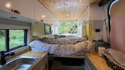 Auto Explorer – 2 berth Automatic Mercedes-Benz Sprinter 